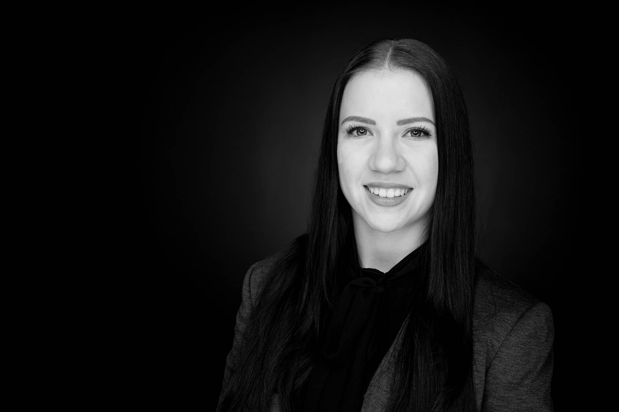 Export x3 Headshot  06274 Dez 01 2019 Bearbeitet Headshots 2019  Miro Nicole Nadine